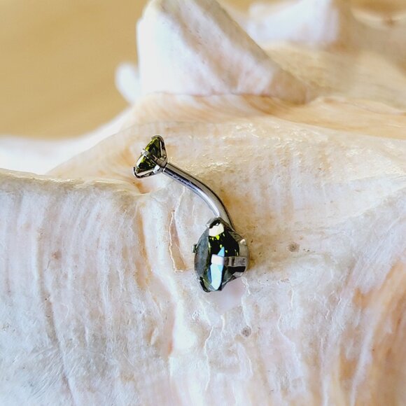 14G Surgical Steel belly ring with Green heart CZ prong set piercing jewelry - Picture 6 of 8